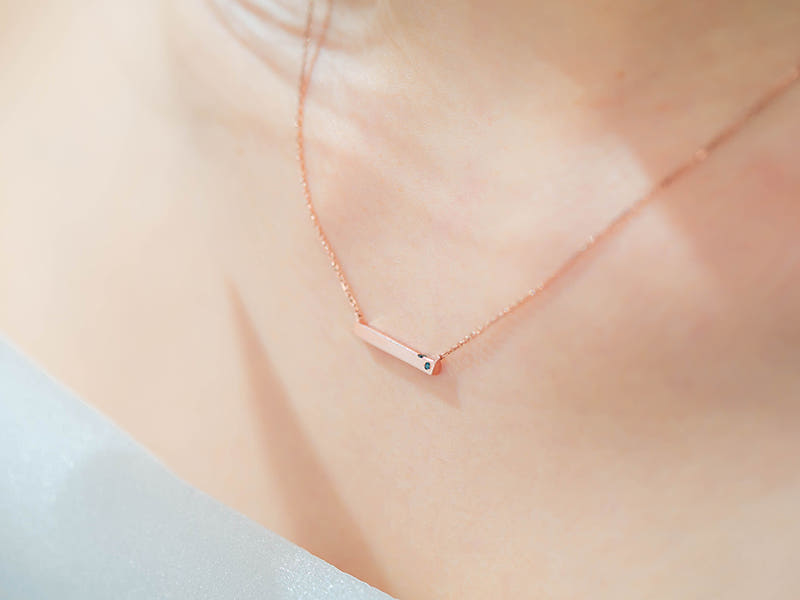 14K 블루 다이아 포인트 가로 스틱 목걸이